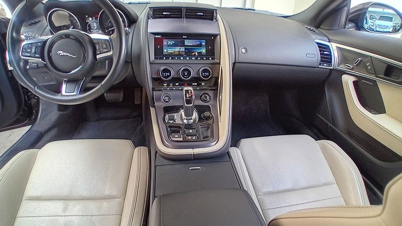 Jaguar F-Type • 2018 • 36,139 km 5