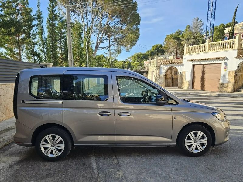 Volkswagen Caddy • 2023 • 10,220 km 5