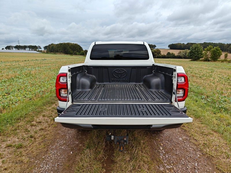 Toyota Hilux • 2021 • 82,500 km 5