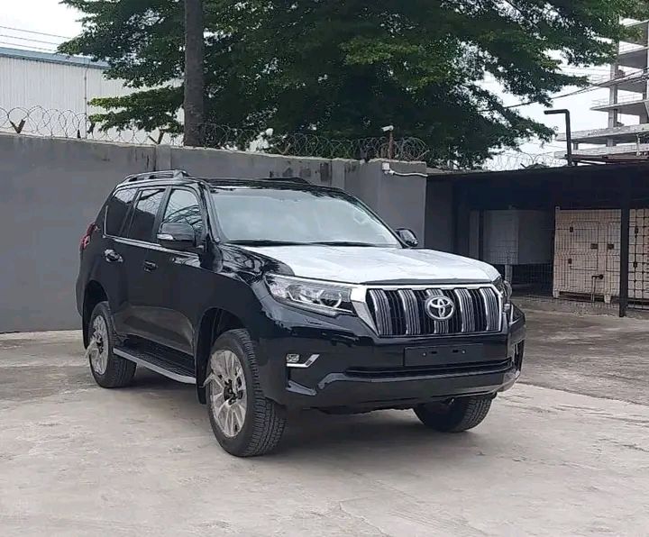 Toyota Land Cruiser • 2018 • 0 km 5