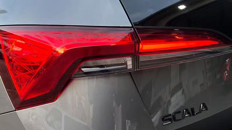 Škoda Fabia Combi • 2023 • 23,537 km 9