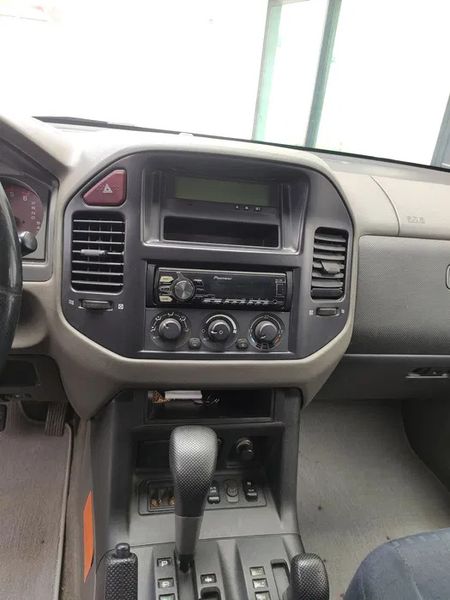 Mitsubishi Pajero • 2000 • 80,000 km 5
