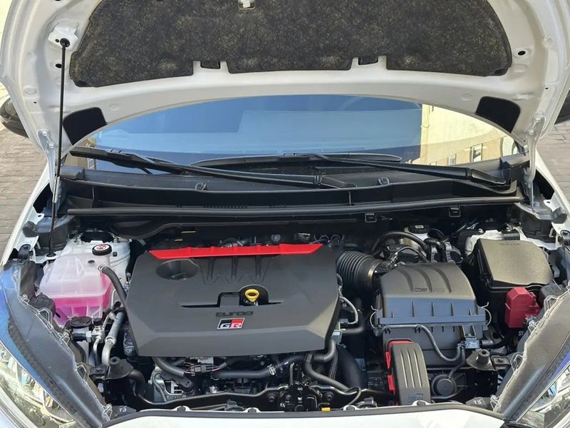 Toyota Yaris • 2024 • 1,960 km 7