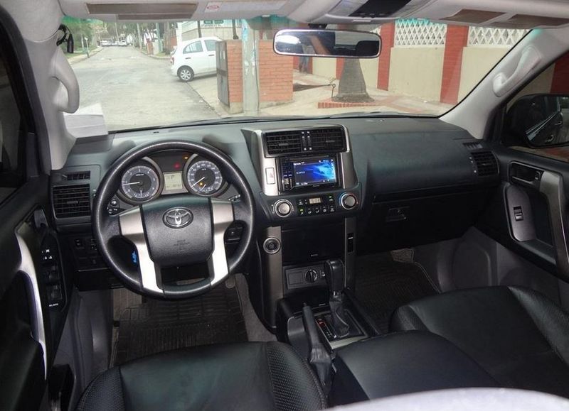 Toyota Land Cruiser • 2011 • 145,000 km 4