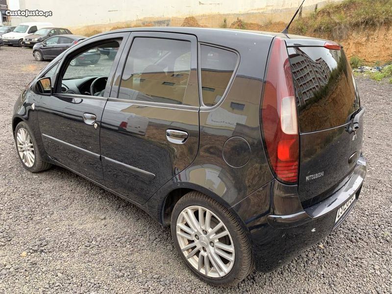 Mitsubishi Colt • 2008 • 200,000 km 5