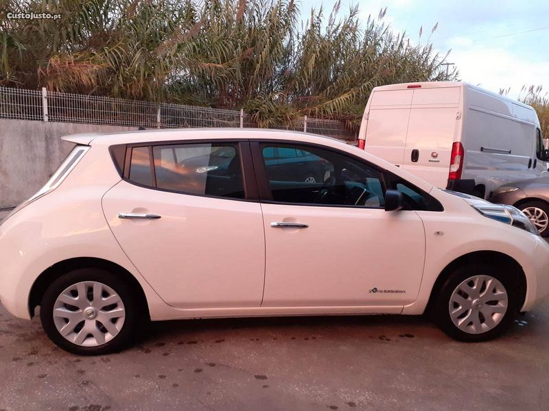 Nissan Leaf • 2018 • 130,000 km 4