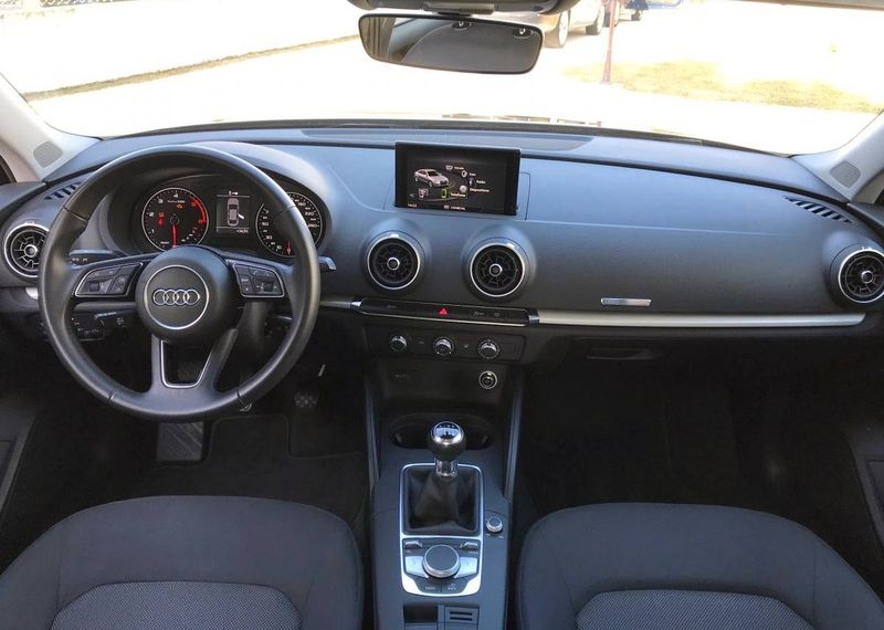 Audi A3 • 2017 • 39,000 km 4