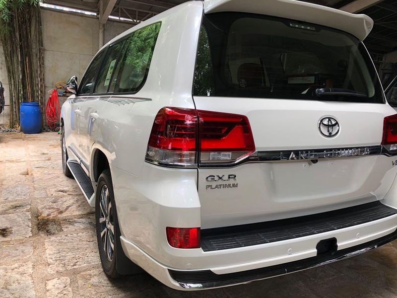 Toyota Land Cruiser • 2019 • 33 km 2