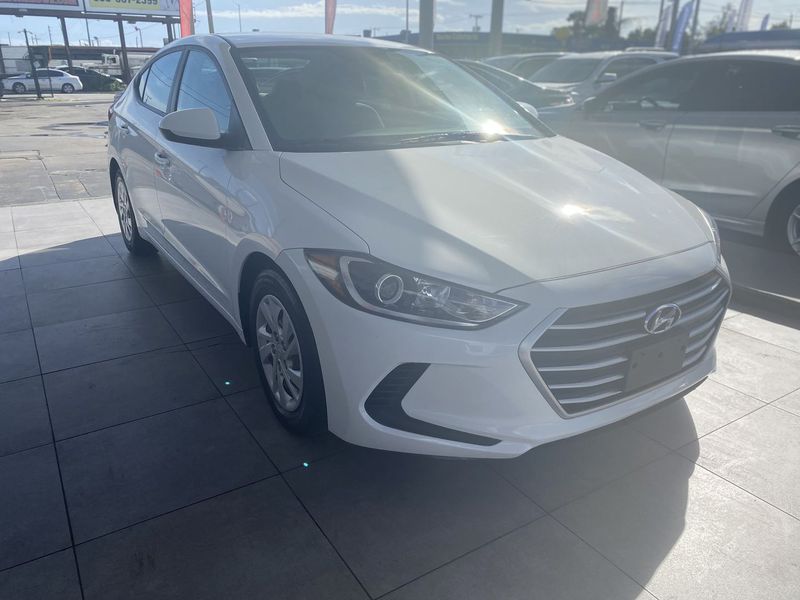 Hyundai Elantra • 2017 • 96,273 km 1