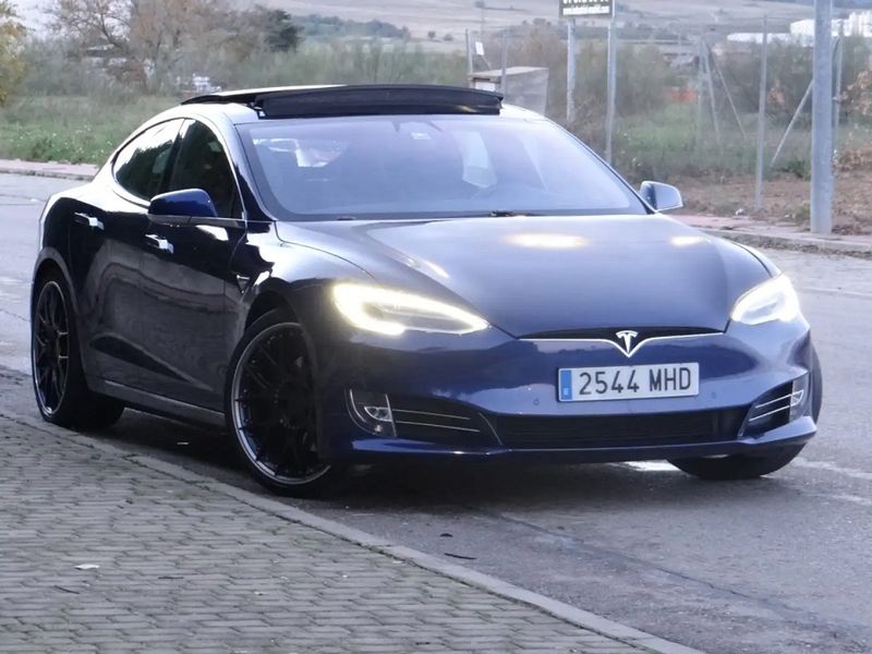 Tesla Model S • 2018 • 161,000 km 1