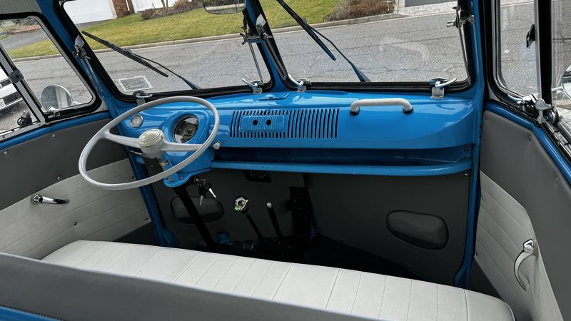 Volkswagen Vanagon • 1965 • 80,000 km 13