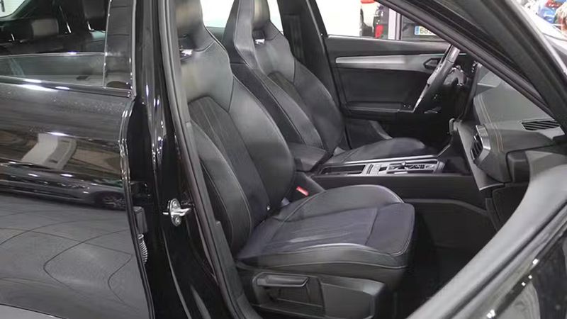 Seat Leon • 2022 • 50,503 km 12