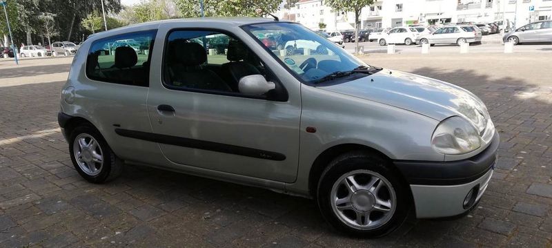 Renault Clio • 2001 • 119,999 km 4