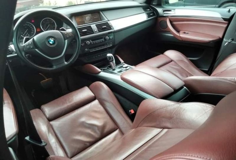 BMW X6 • 2019 • 192,000 km 3