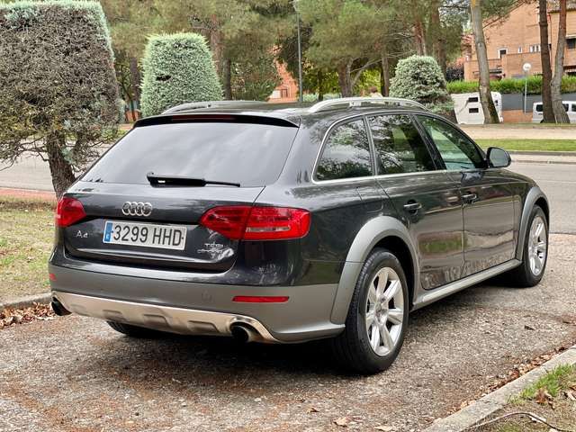 Audi A4 Allroad • 2011 • 179,980 km 3