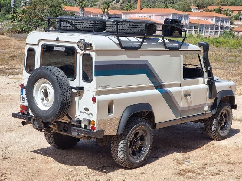 Land Rover Defender • 2001 • 213,000 km 2