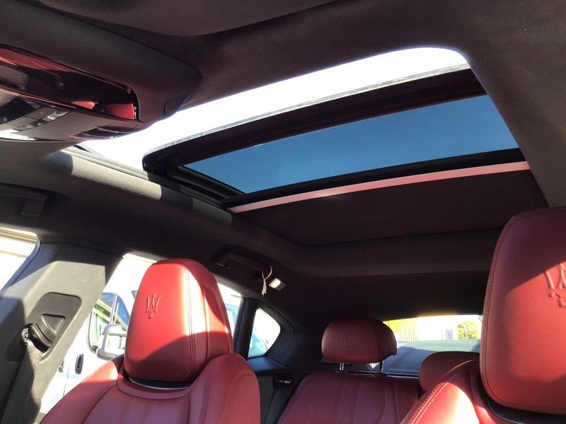 Maserati Levante • 2017 • 113,412 km 11