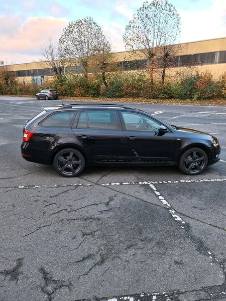 Škoda Octavia Combi • 2019 • 76,800 km 2