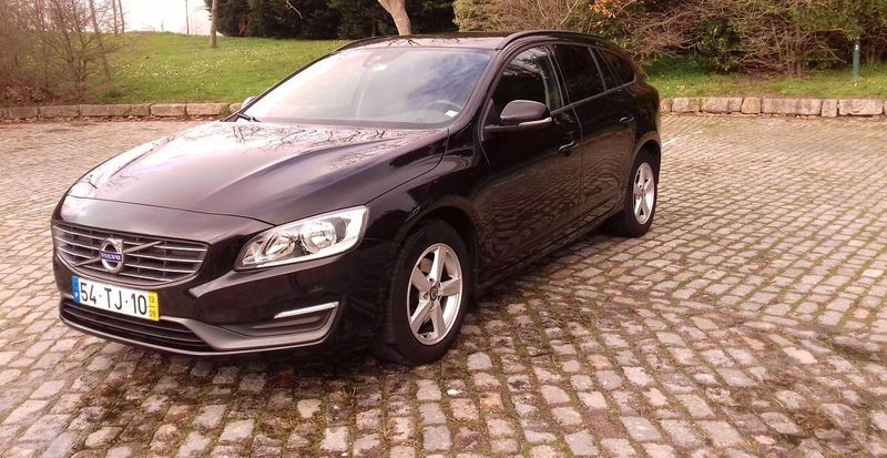 Volvo V60 • 2013 • 180,000 km 2