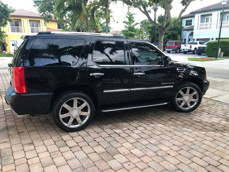 Cadillac Escalade Hybrid • 2009 • 141,100 mi 3