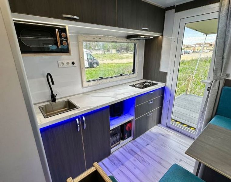 Mercedes-Benz 210 Van • 2017 • 195,000 km 8