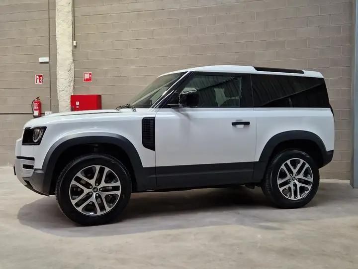 Land Rover Defender • 2021 • 29,900 km 1