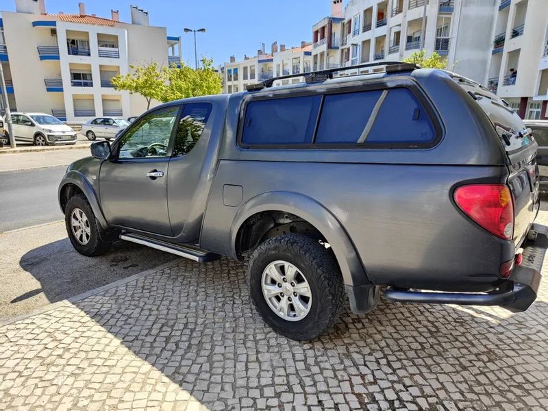 Mitsubishi L200 • 2011 • 180,000 km 2