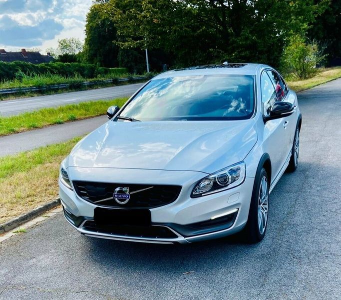 Volvo S60 • 2015 • 122,000 km 1