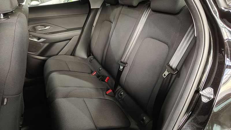 Jaguar E-PACE • 2021 • 32,978 km 13