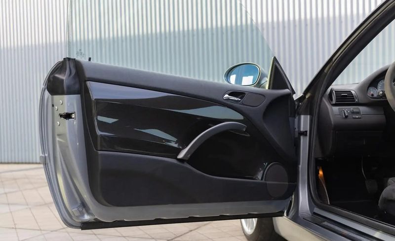 BMW M3 • 2003 • 118,000 km 10