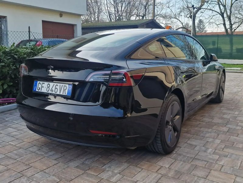 Tesla Model 3 • 2021 • 45,000 km 3