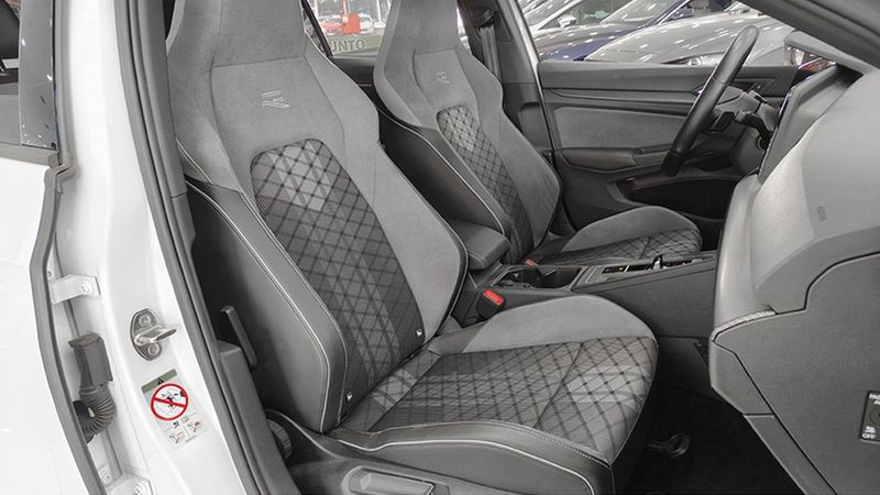 Volkswagen Golf • 2021 • 40,469 km 6