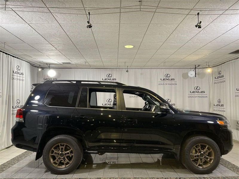 Toyota Land Cruiser • 2020 • 12,258 km 2