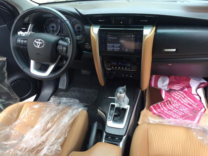 Toyota Fortuner • 2019 • 34 km 3