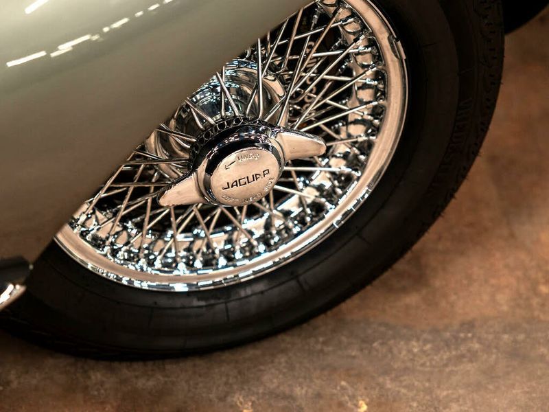 Jaguar E-PACE • 1967 • 42,690 km 38