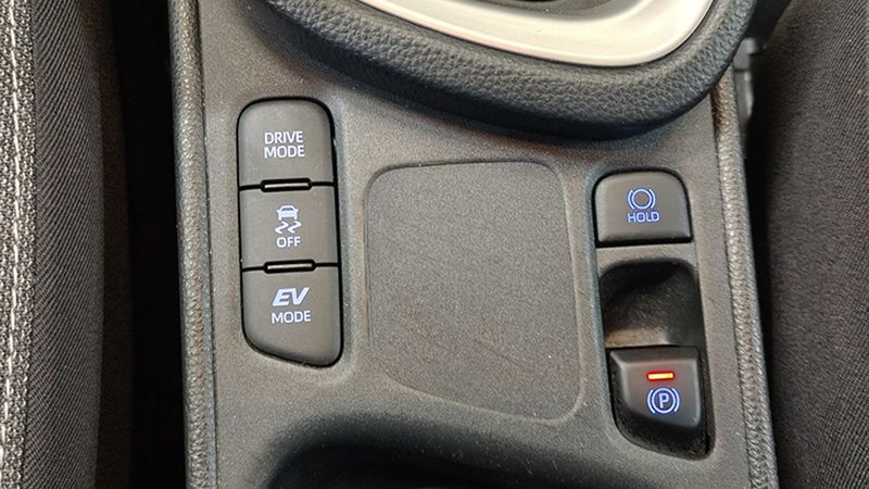 Toyota Yaris • 2021 • 55,330 km 25