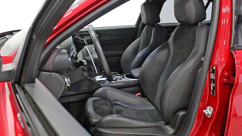 Alfa Romeo Giulia • 2021 • 39,000 km 13