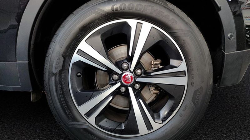 Jaguar E-PACE • 2021 • 32,978 km 31