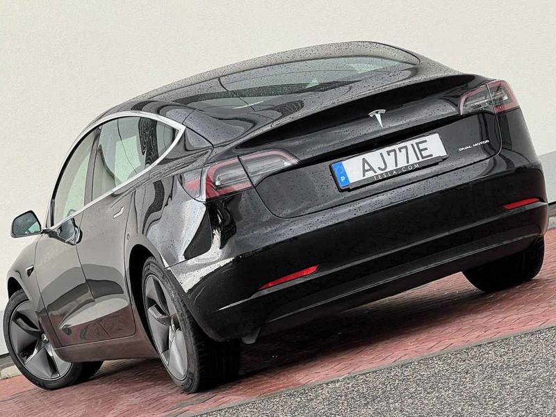 Tesla Model 3 • 2019 • 21,153 km 4