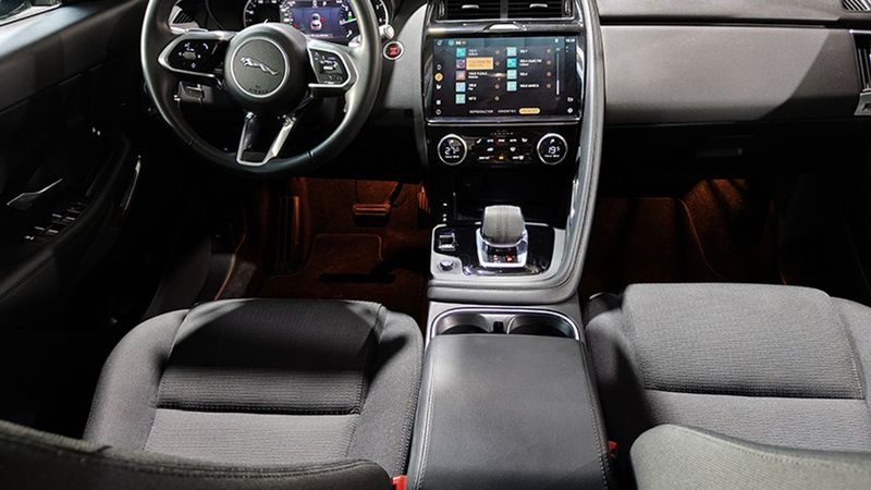 Jaguar E-PACE • 2021 • 32,978 km 4