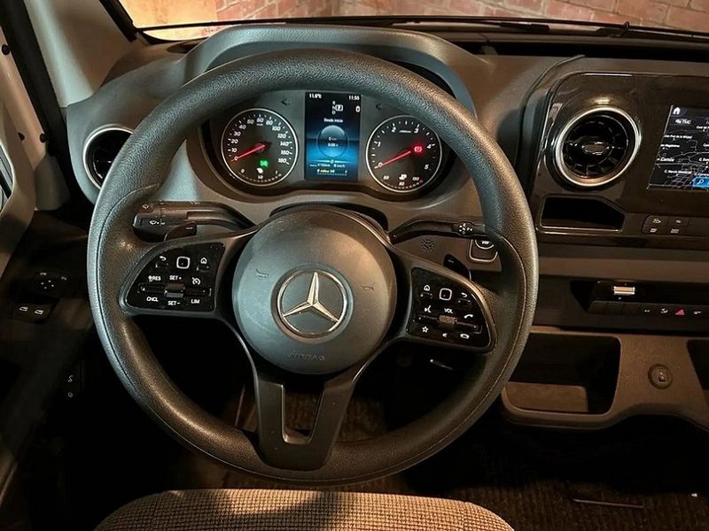 Mercedes-Benz 100 D • 2019 • 124,000 km 10