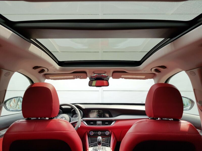 Alfa Romeo Stelvio • 2018 • 27,000 km 13