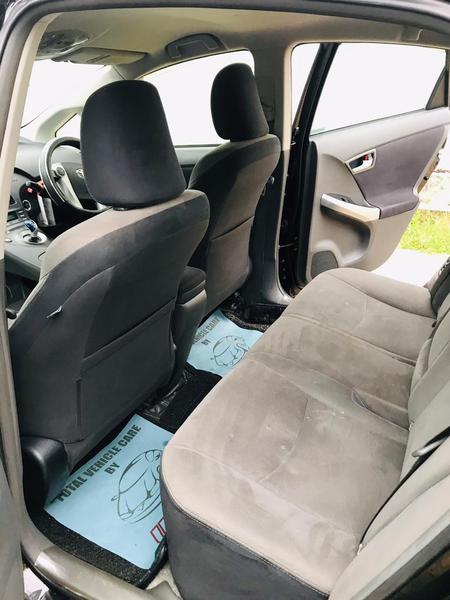 Toyota Prius • 2011 • 93,000 km 5