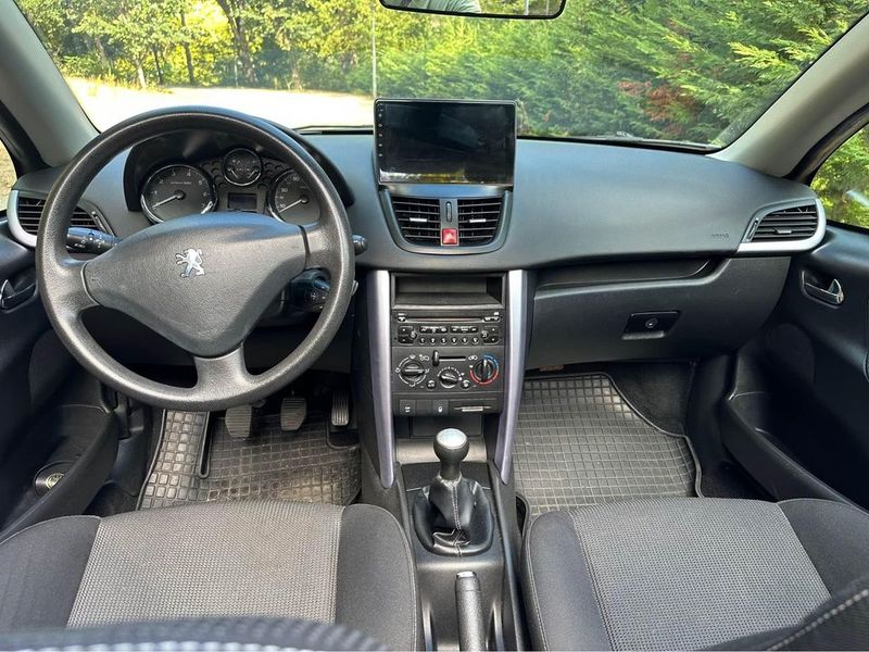 Peugeot 207 CC • 2007 • 141,000 km 3