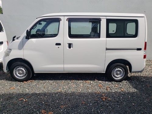 Toyota Hiace Van • 2012 • 21 km 3