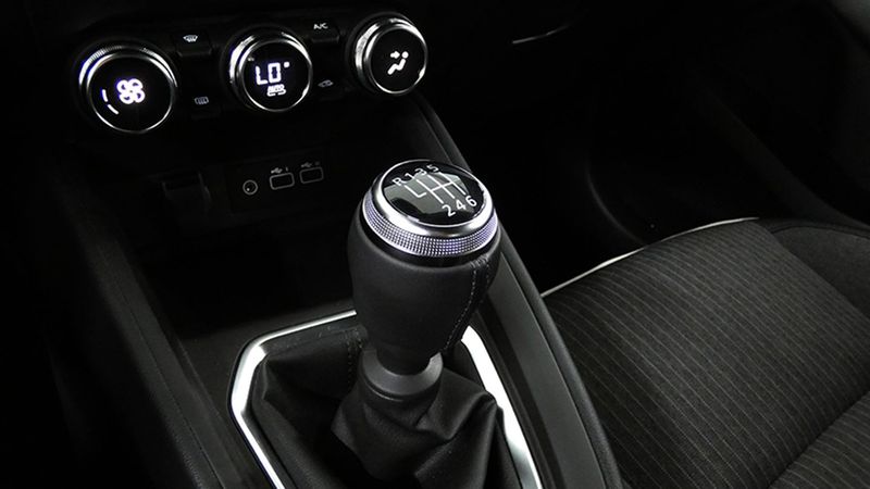 Mitsubishi Colt • 2024 • 1,765 km 7