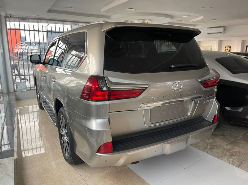 Lexus LX • 2021 • 2 km 2