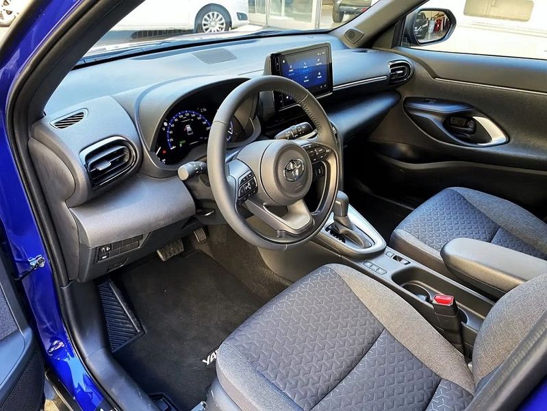 Toyota Yaris • 2022 • 28,800 km 6
