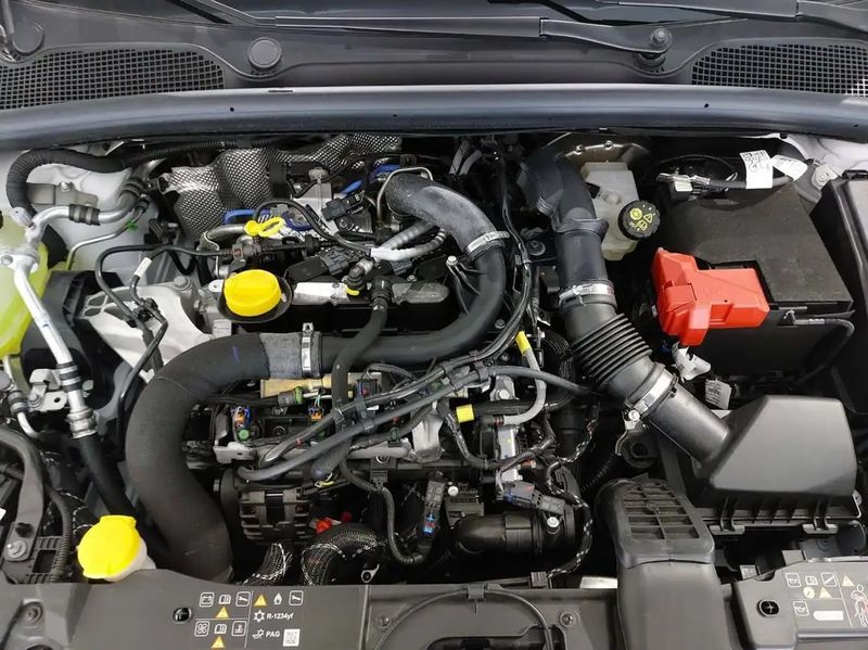 Renault Clio • 2024 • 11,000 km 3