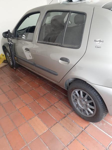 Renault Clio • 2015 • 2,000 km 3